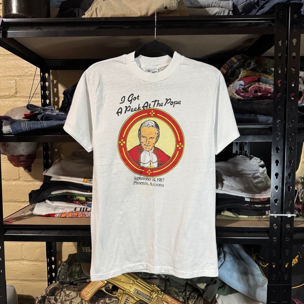 VINTAGE 80s Pope John Paul II 'Peek at the Pope' white Graphic Tee - Medium